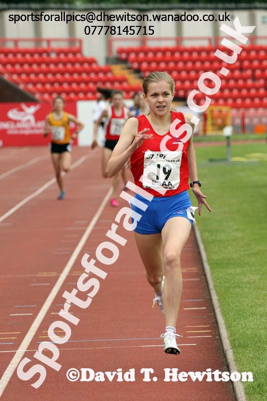 Junior girls 800 metres, 2015 English Schools Track and Field Champs., Gateshead Stadium. Photo: David T. Hewitson/Sports for All Pics